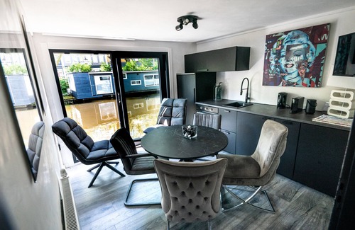 De Weteringschans Boat Rental | Houseboat-Amsterdam-center