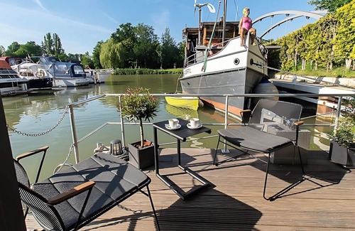 Vahrenwald-List Boat Rental | Houseboat ANKERLOFT - vacation on the water in the middle of Hanover's marina!