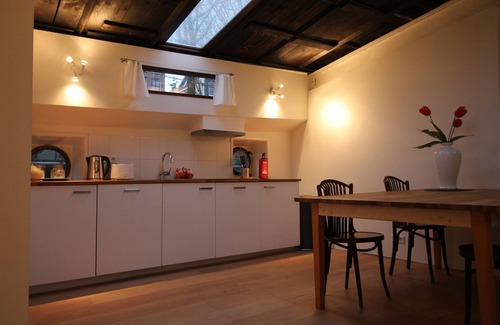 Nieuwmarkt en Lastage Boat Rental | Houseboat Apartment Amsterdam Center