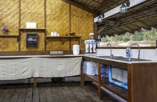 Mae Taeng Boat Rental | Houseboat Floating, Enjoy the sounds of nature whit a unique place.