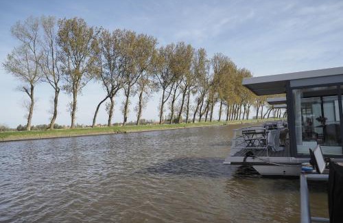 Nieuwpoort Boat Rental | Houseboat Griffioen Home, Nieuwpoort