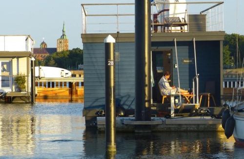 Knieper Nord Boat Rental | Houseboat Harmony