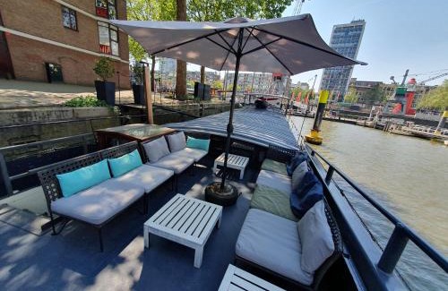 Stadsdriehoek Boat Rental | Houseboat holiday apartments Rotterdam