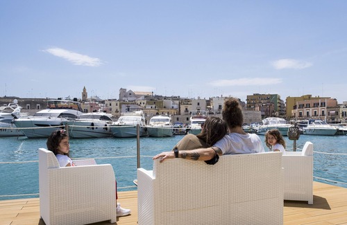 Bisceglie Boat Rental | Houseboat in Bisceglie harbor