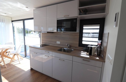 Lemmer House | Houseboat in Lemmer with Harbor Views