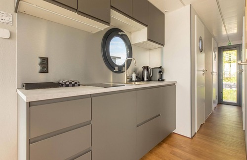Volendam Boat Rental | Houseboat in Volendam Marina