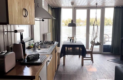 Tegel Boat Rental | Houseboat island Valentinswerder Berlin