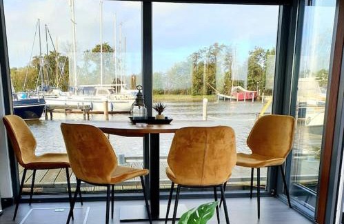 Monnickendam Boat Rental | Houseboat Isola