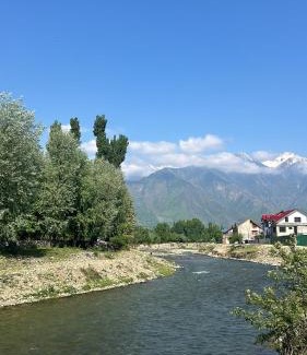 Dal Lake House | Houseboat Kashmir city