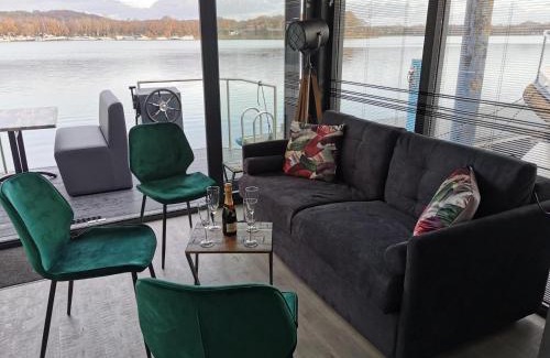 Middelaar Ski Chalet | Houseboat Marina Mookerplas 4-6 persons roof terrace