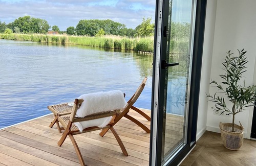 Kaag Boat Rental | Houseboat "Nevel" at the Kagerplassen tender included