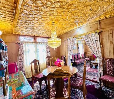 Dal Lake House | Houseboat New world
