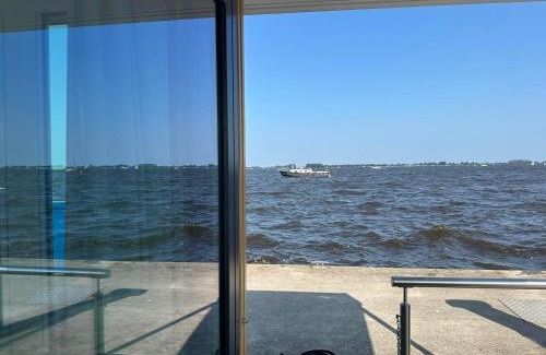 Offingawier House | Houseboat Robbedoes
