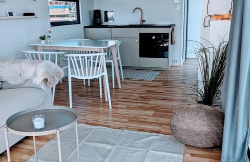 Hjorted House | Houseboat rooftop in Blankaholm - vacation in the archipelago with roof terrace