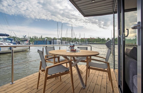 Knieper Nord House | Houseboat Seeadler Stralsund with Sea View, Private Terrace and Sauna