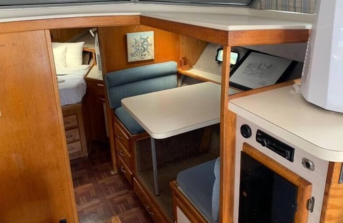 North End House | Houseboat Slip Away: Cozy Little Ocean Cabin