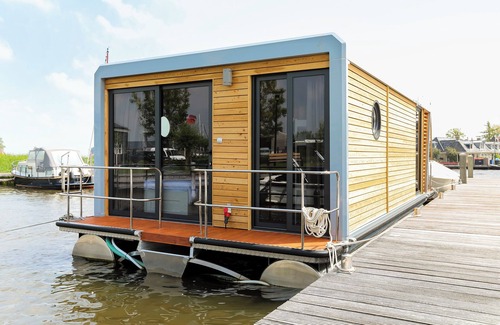 Grou Boat Rental | Houseboat Smuk, enjoy from your own outdoor terrace and water views.