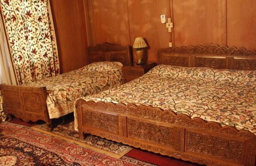 Dal Lake Bed & Breakfast | Houseboat STAR OF INDIA