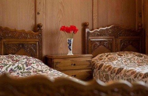Dal Lake Bed & Breakfast | Houseboat STAR OF INDIA