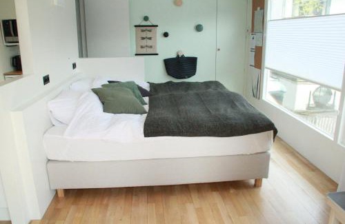 Stadionbuurt Bed & Breakfast | Houseboat Studio Sooki