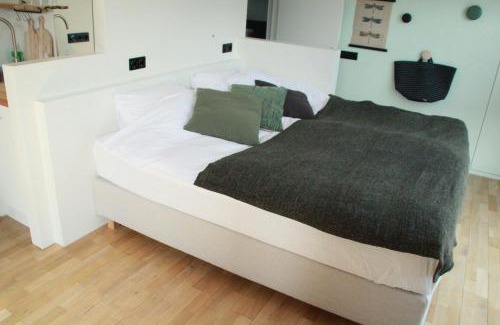 Stadionbuurt Bed & Breakfast | Houseboat Studio Sooki