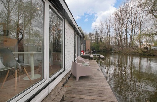 Stadionbuurt Boat Rental | HouseBoat the NEW LAKE