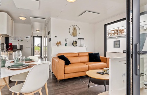 Nieuwpoort Boat Rental | Houseboat with a terrace and stunning views
