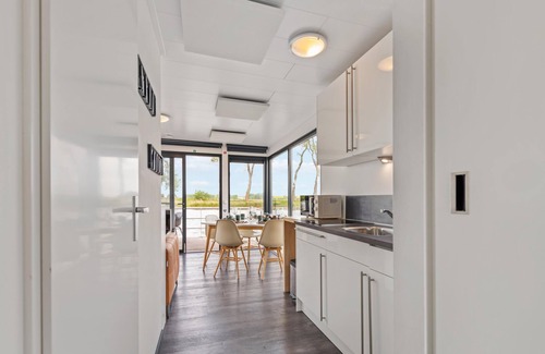 Nieuwpoort Boat Rental | Houseboat with a terrace and stunning views