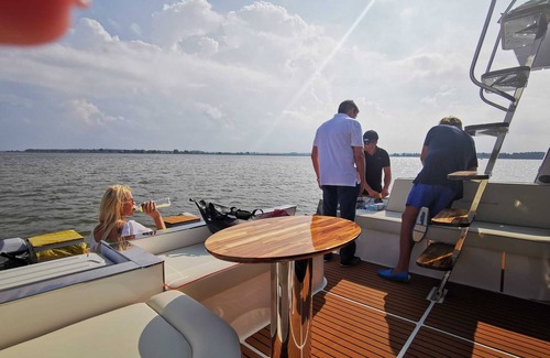Ronnau Boat Rental | Houseboat with dream location in Lübeck/Travemünde