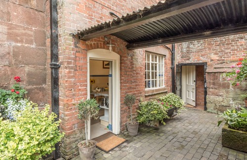 High Ercall Cottage | HOUSEKEEPER'S COTTAGE, character holiday cottage in Meeson
