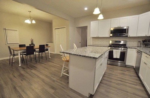 West Columbus House | Housepitality - Franklinton Manor - Spacious