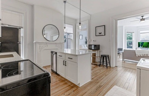Victorian Village Apartment | Housepitality - The Short North Getaway