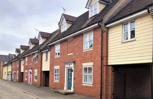 Colchester House | HouseSleeps10-Garden-Parking-Family&ContractorsOK