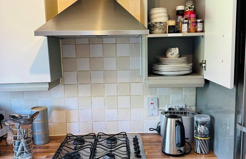 Corby House | HouseSleeps5-Parking-Garden-PrivateEntrance