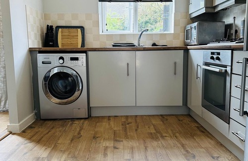 Corby House | HouseSleeps5-Parking-Garden-PrivateEntrance