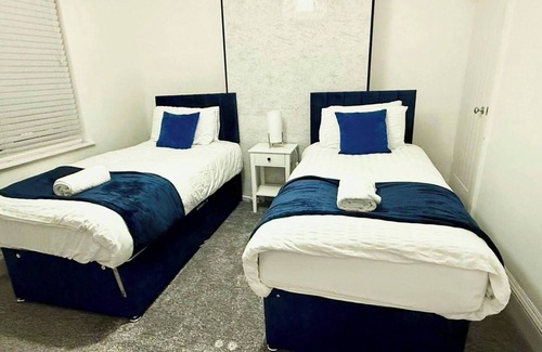 Leicester House | Housesleeps6-garden-freeparking-wifi-cityretreat