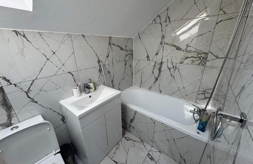 Levenshulme House | HouseSleeps9-Patio-Parking-FamilyOK