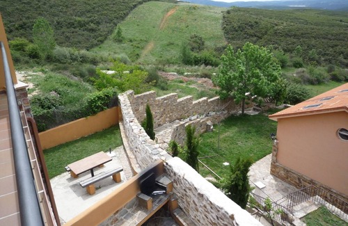 Berzosa del Lozoya Cottage | Housing two floors, dining room, kitchen. Two rooms.