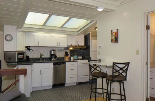 Mission District House | Housing with wc /Sunny Deck, Garage, W /D