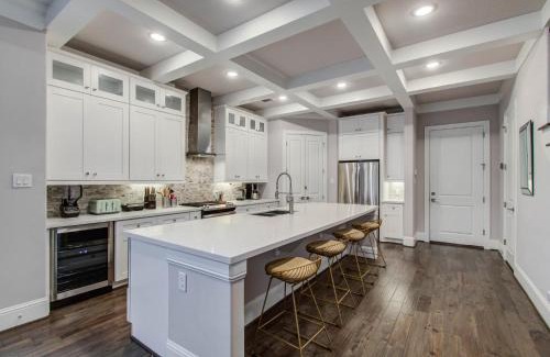 Washington Ave./ Memorial Park House | Houston Central Location - Stylish with Jacuzzi