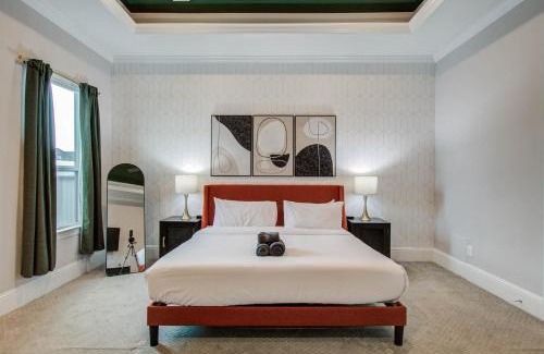Washington Ave./ Memorial Park House | Houston Central Location - Stylish with Jacuzzi