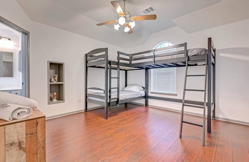 FM 1960 House | Houston-Cypress Spacious Home