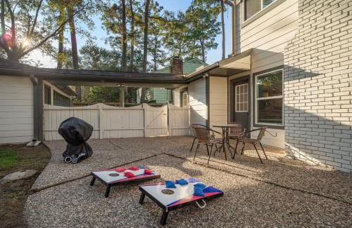 Ponderosa Forest House | Houston Getaway Yard Bbq Game Room Sleep 16
