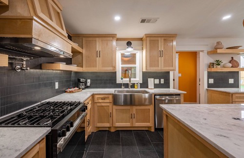 Spring Branch West Other | Houston Haven 5BR– Farmhouse Getaway w/Pool & Golf - City Center Memorial