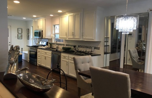 Woodland Heights House | Houston Heights 3 Bedroom Cottage-Elegant, Convenient, Fresh and Modern