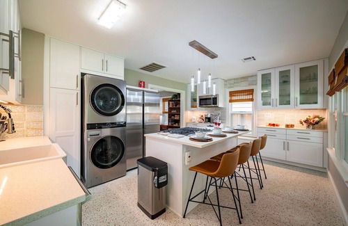 Greater Heights House | Houston Heights VRBO Bungalow, KingBed, Fenced Yard, Pet Friendly, Stocked Kitcn