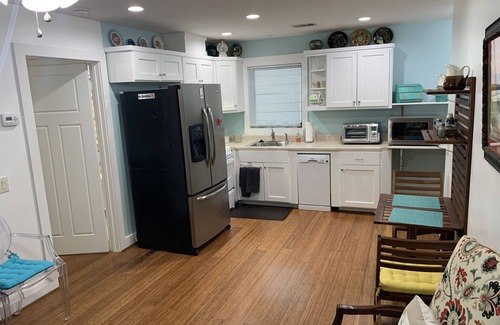 Houston Heights Apartment | Houston Hieghts Garage Apartment. Detached with private entrance.