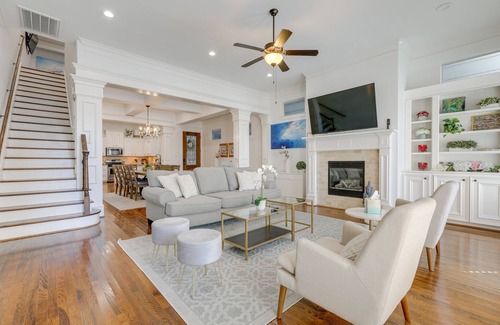 Shady Acres House | Houston Home Near Downtown w/Pool & Hot Tub!