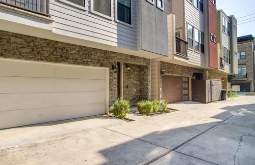 Washington Ave./ Memorial Park House | Houston Home with Rooftop Patio and Downtown Views!