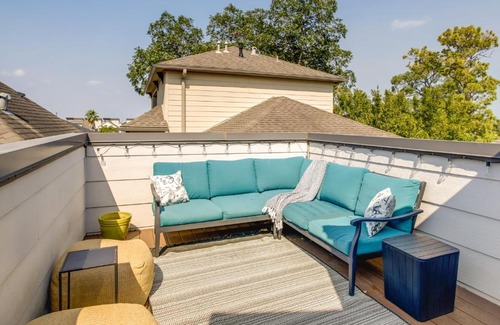 Washington Ave./ Memorial Park House | Houston Home with Rooftop Patio and Downtown Views!